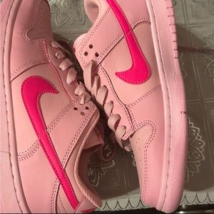 tripple pink nike dunks